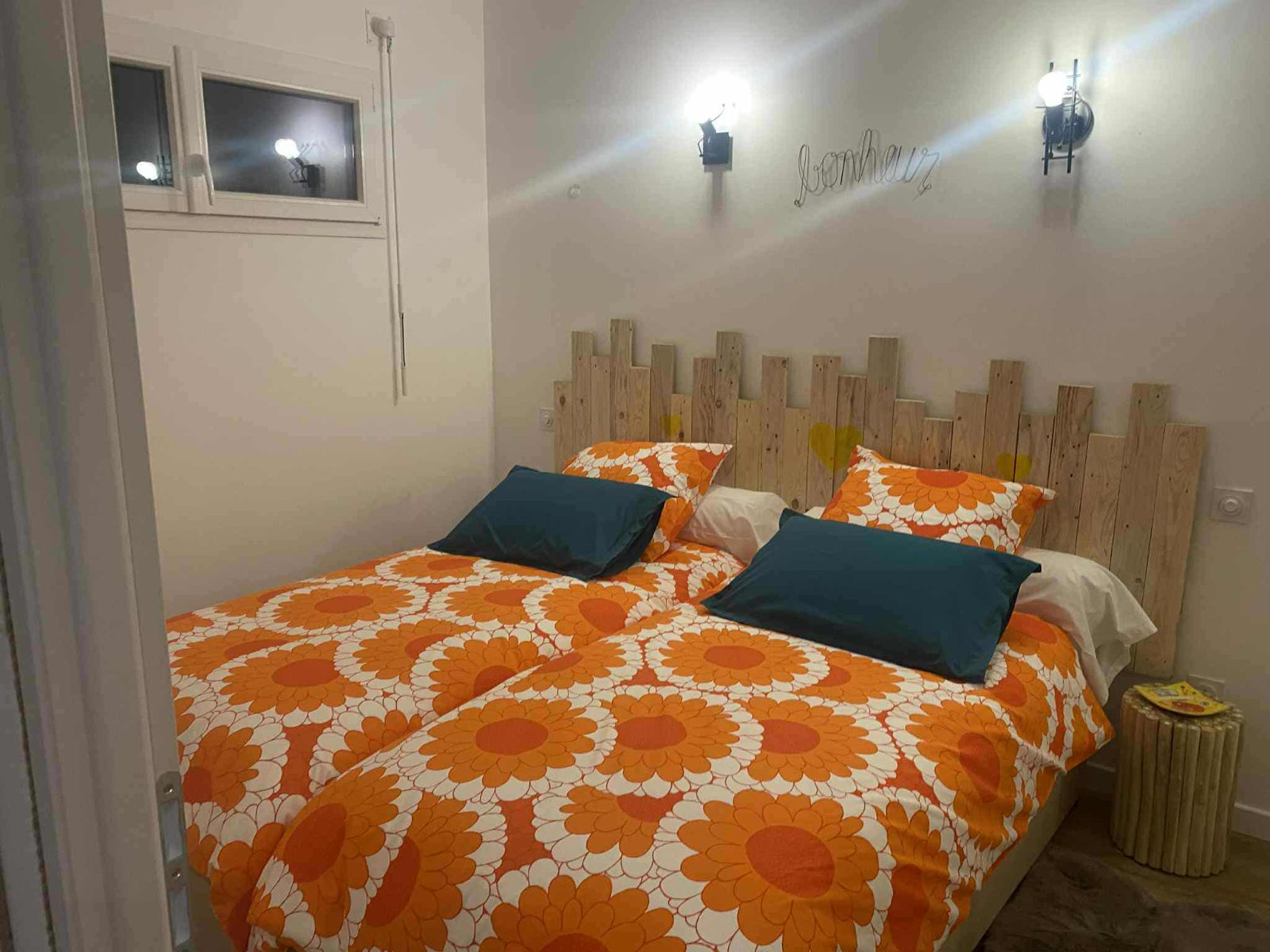 Chambre avec 1 lit 180 ou 2 lits *90 à la demande Chambre avec 1 lit 180 ou 2 lits *90 à la demande