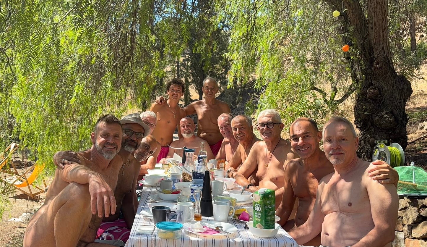 Brunch after morning yoga session. Happy people ! Brunch after morning yoga session. Happy people !