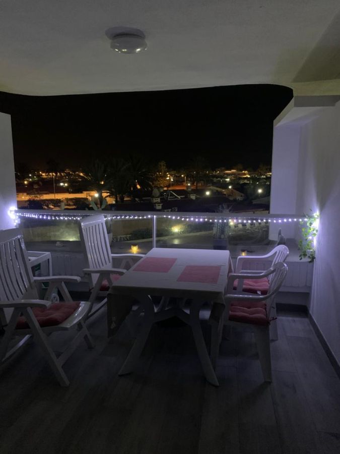 La terrasse by night