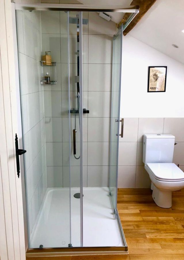 2 modern shower rooms