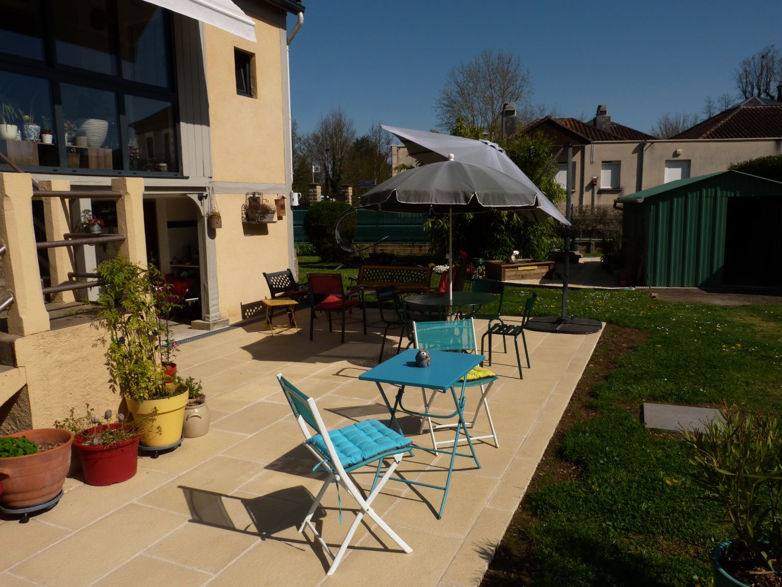 Terrasse ct jardin o se prennent les petits djeuners