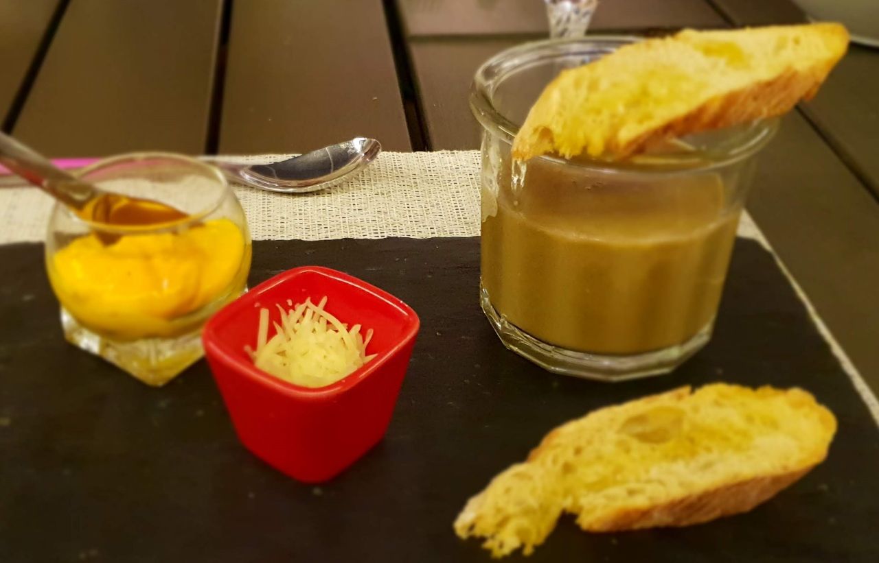 Table d'Hôtes - La fameuse soupe de poisson Maison de Fabrice Table d'Hôtes - La fameuse soupe de poisson Maison de Fabrice