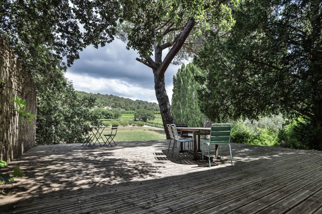 Terrasse ombrage Le Prieur La Madelne