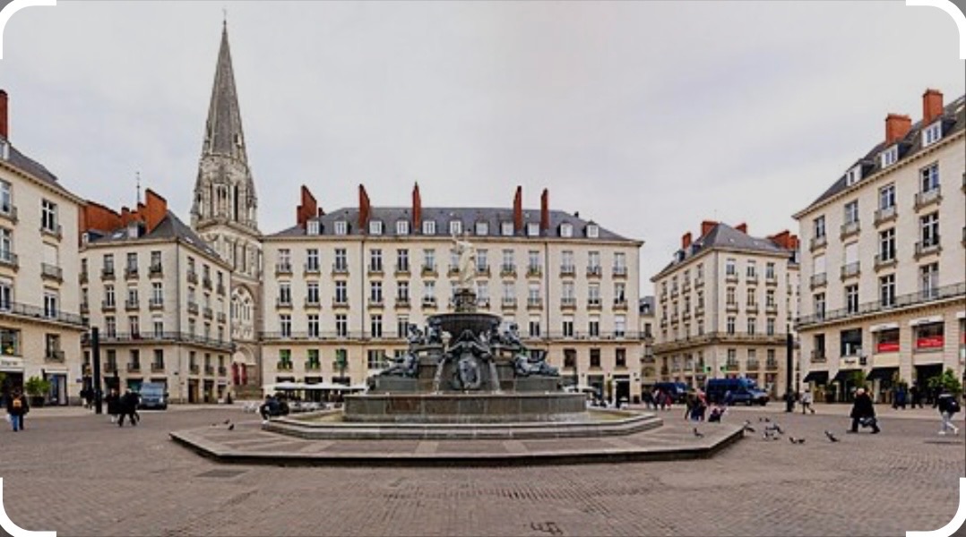 Place Royal de Nantes avec sa sublime fontaine Place Royal de Nantes avec sa sublime fontaine