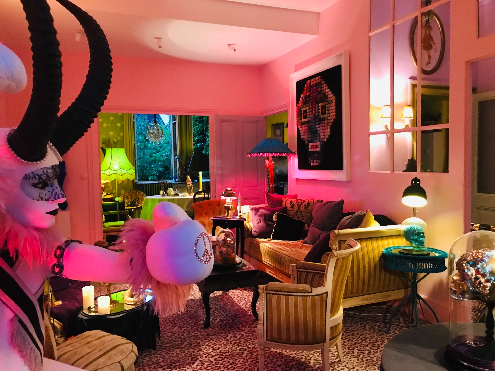 Salon/Gallery Salon/Gallery