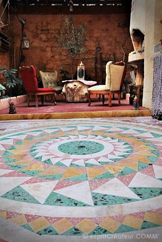 Patio intérieur ombragé et fleuri Patio intérieur ombragé et fleuri