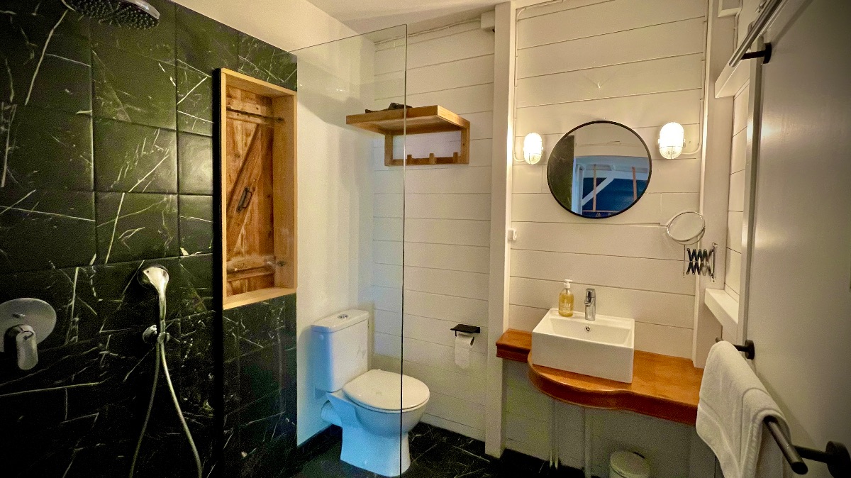 La Guestroom - Gerty Archimède - salle d'eau