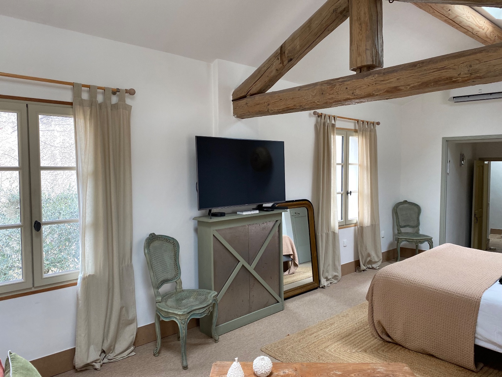 Coin salon tv chambre Coin salon tv chambre