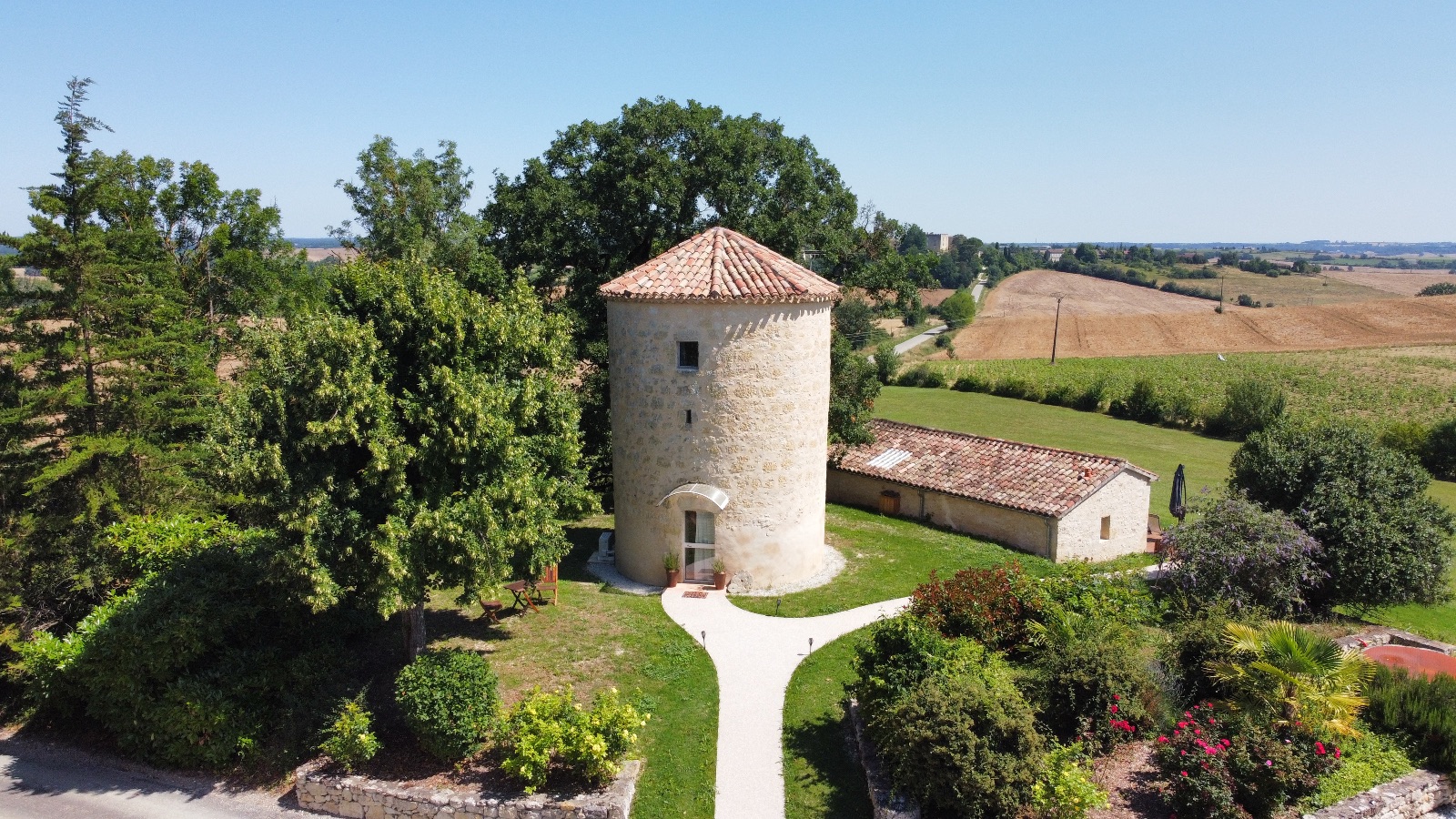 Nous sommes aussi restaurant & gîtes Nous sommes aussi restaurant & gîtes