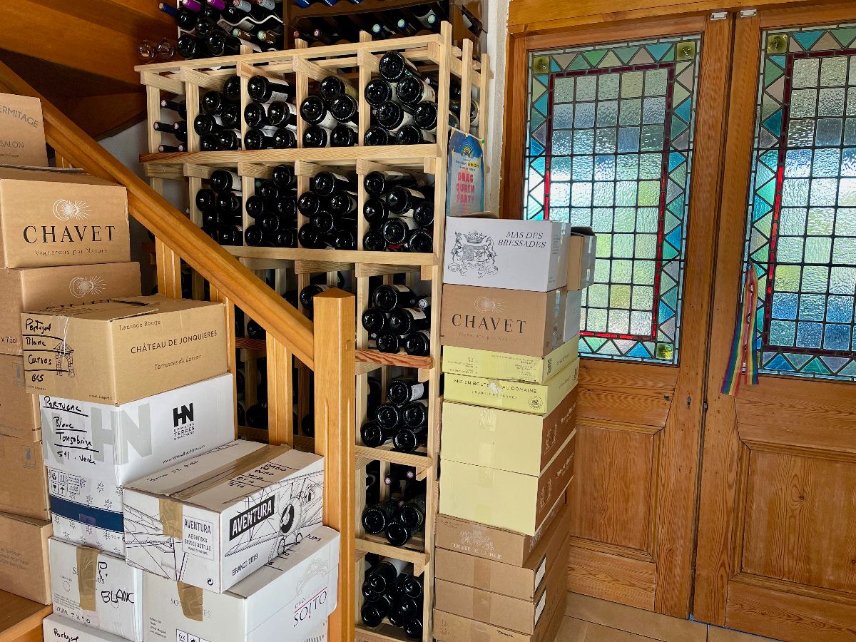 Cave à vin de + 700 bouteilles, collection de rhums...
