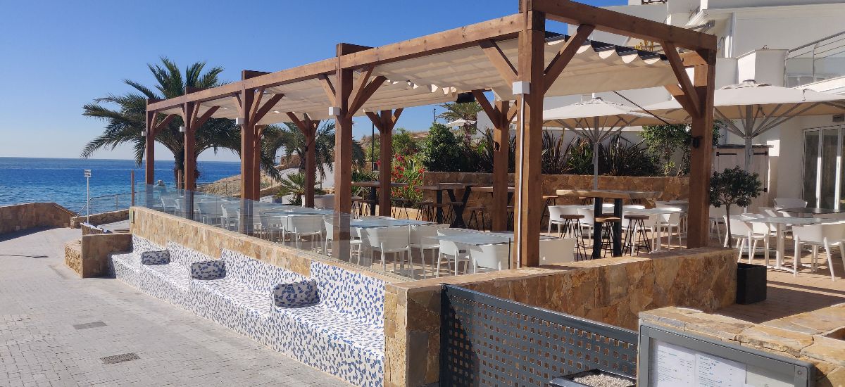 Restaurant  350m (NUZZA Beach & terrace restaurant)