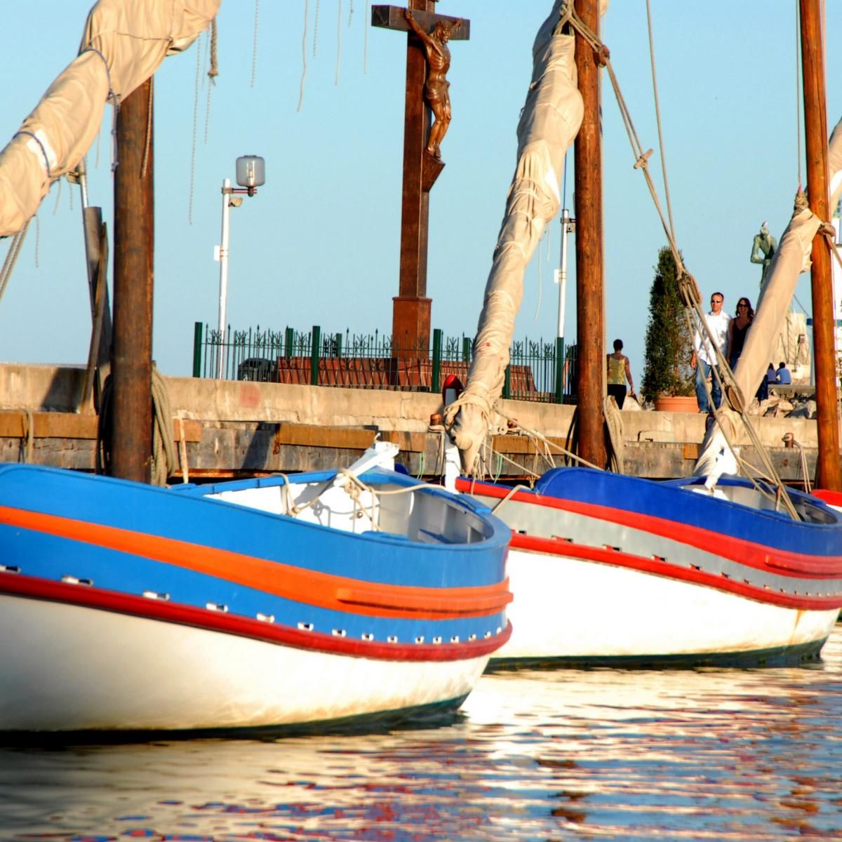 la presqu'ile avec la cathédrale et le bord de mer la presqu'ile avec la cathédrale et le bord de mer