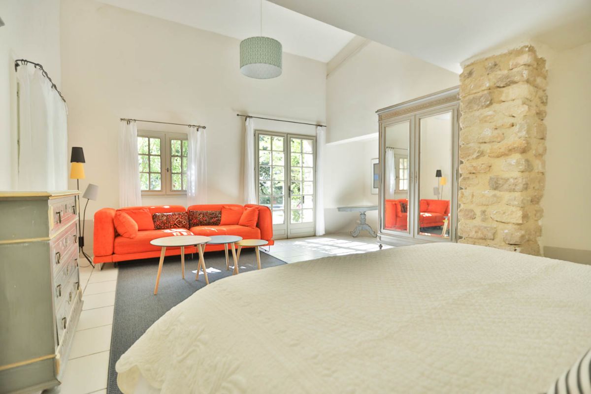 Salon entrée Gîte du Prieuré La Madelène Salon entrée Gîte du Prieuré La Madelène