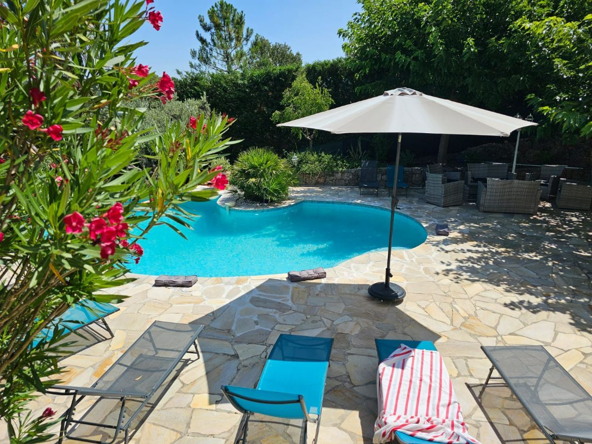 Piscine chauff�e � d�bordement