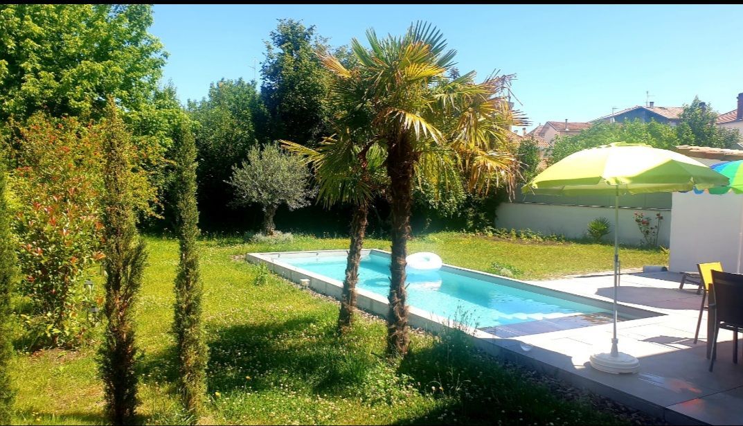La piscine et le jardin