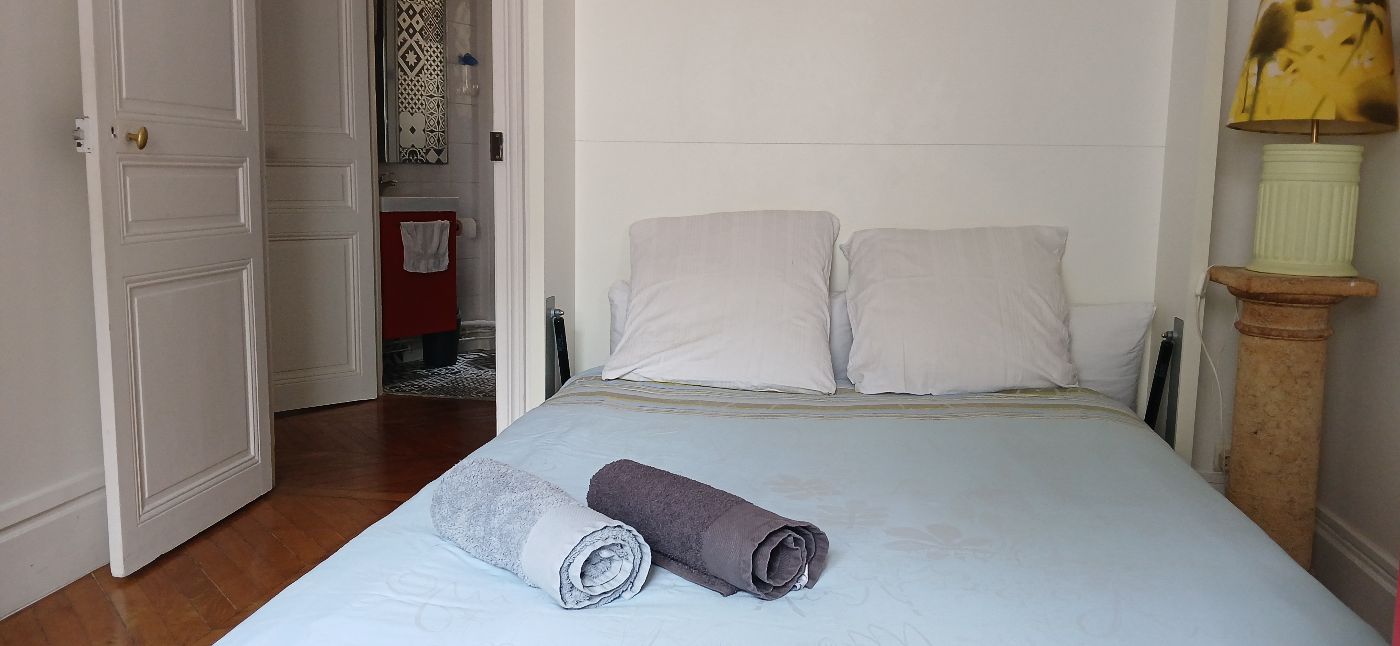 CHAMBRE DESSING LIT 150 X 200 CHAMBRE DESSING LIT 150 X 200