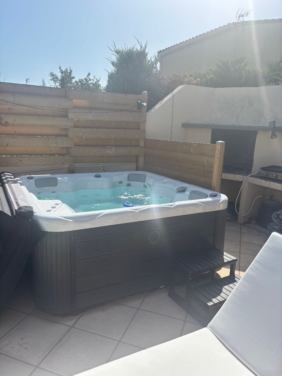 Terrasse plein sud et piscine