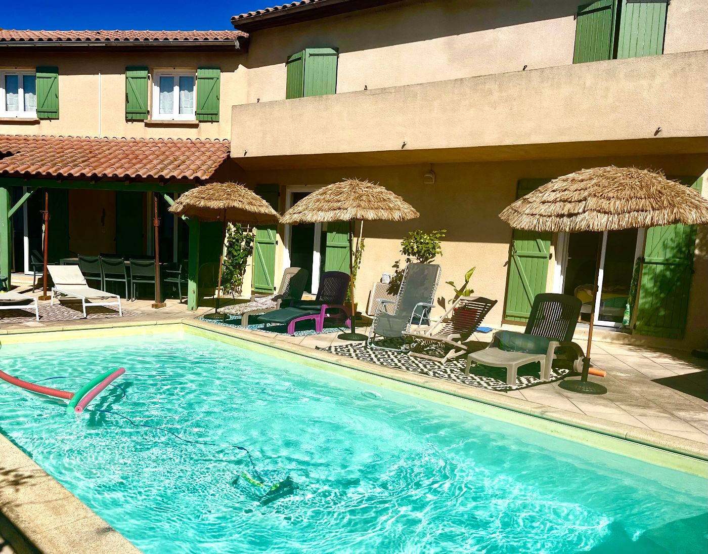 Terrasse plein sud et piscine