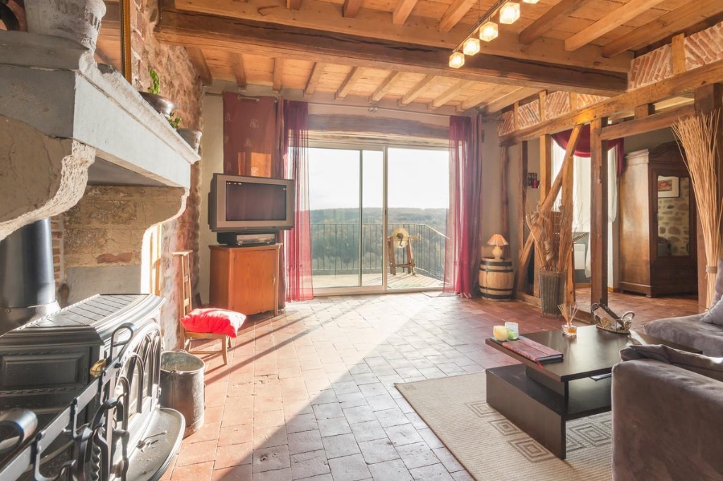 balcon avec vue sur le Morvan balcon avec vue sur le Morvan