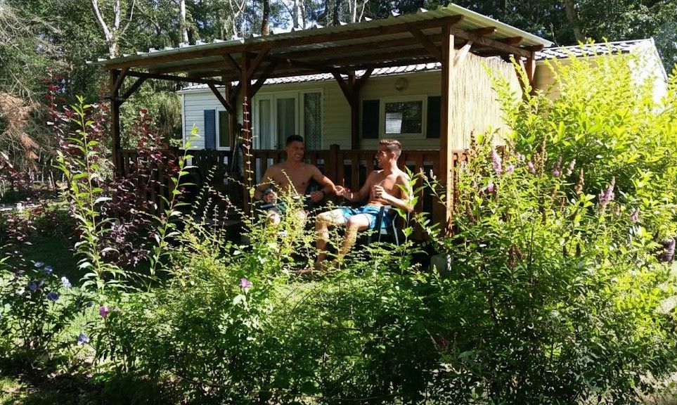 Un grand mobil-home totalement équipé et très confortable Un grand mobil-home totalement équipé et très confortable