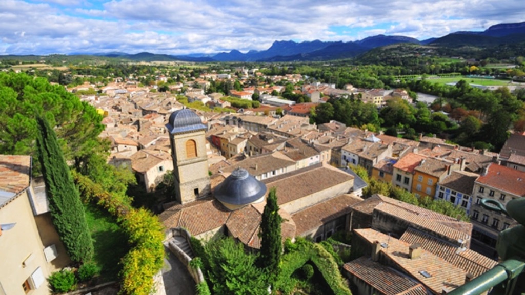 Crest est une ville médiévale de la vallée de la Drôme
