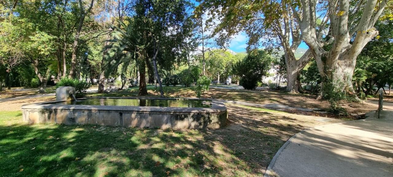 Parc avec équipements sportifs à côté de l'appart Parc avec équipements sportifs à côté de l'appart