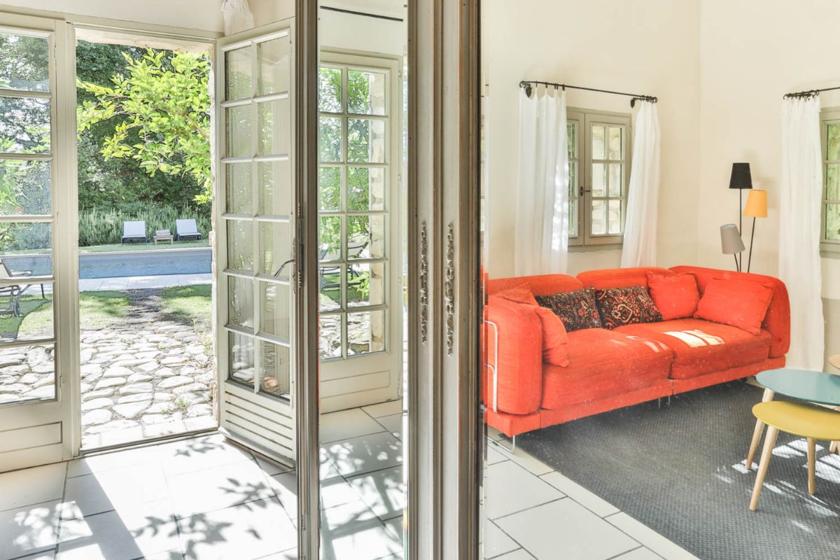 Salon fenêtre Ouest et Sud Gîte Prieuré La Madelène Salon fenêtre Ouest et Sud Gîte Prieuré La Madelène