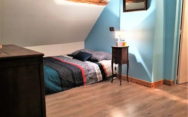 Chambre à l'étage où la nudité est possible Chambre à l'étage où la nudité est possible