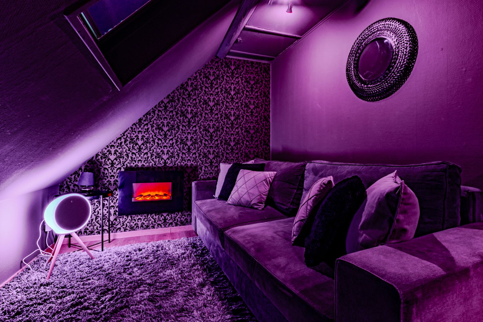 Dans l'espace lounge, vous pourrez déguster une délicieuse bouteille de champagne ou de Crémant d'Alsace, proposée en option lors de votre réservation. Dans l'espace lounge, vous pourrez déguster une délicieuse bouteille de champagne ou de Crémant d'Alsace, proposée en option lors de votre réservation.