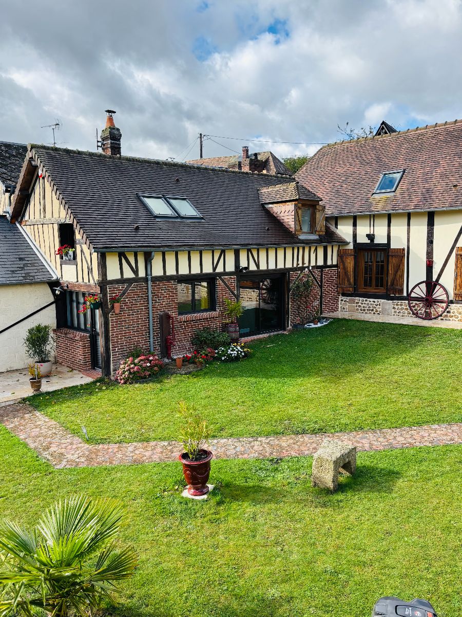 Vue exterieure du Mini Studio Jaune Vue exterieure du Mini Studio Jaune