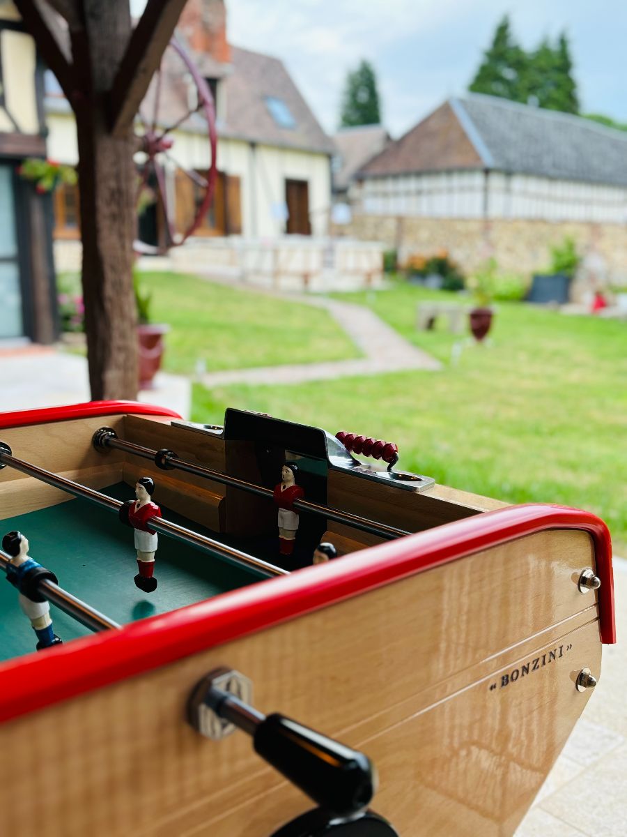 Baby foot a disposition sous le préau Baby foot a disposition sous le préau