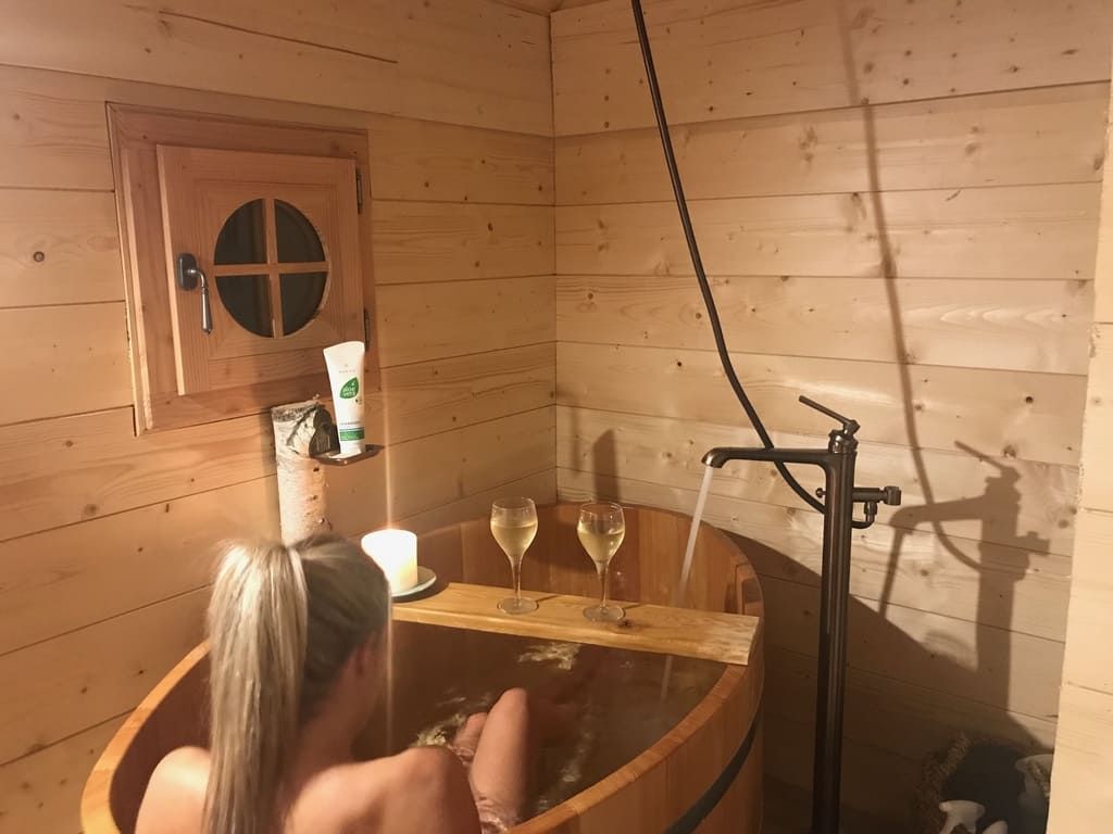 Cabane de Brigitte  (6 personnes) baignoire duo en kambala 