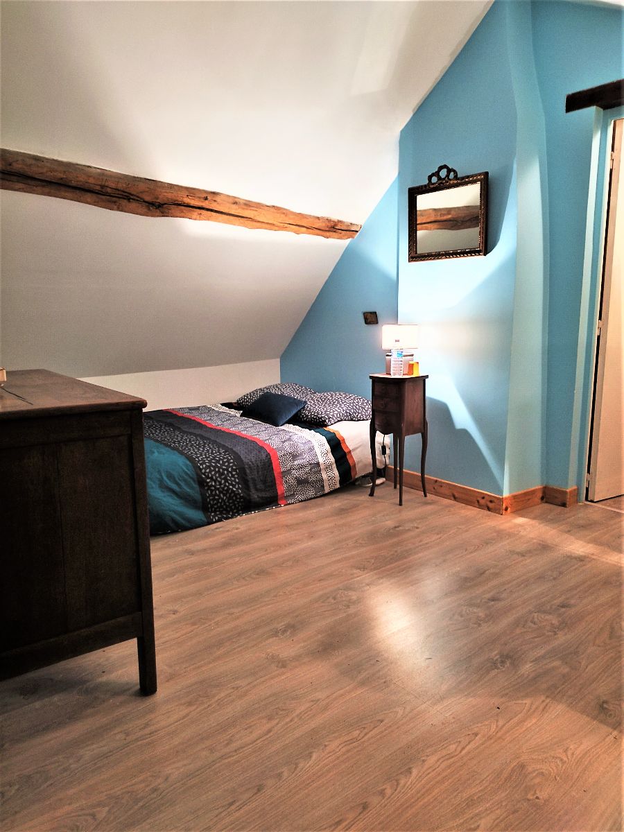 La ''Chambre-bureau'' qui donne dans la mienne La ''Chambre-bureau'' qui donne dans la mienne