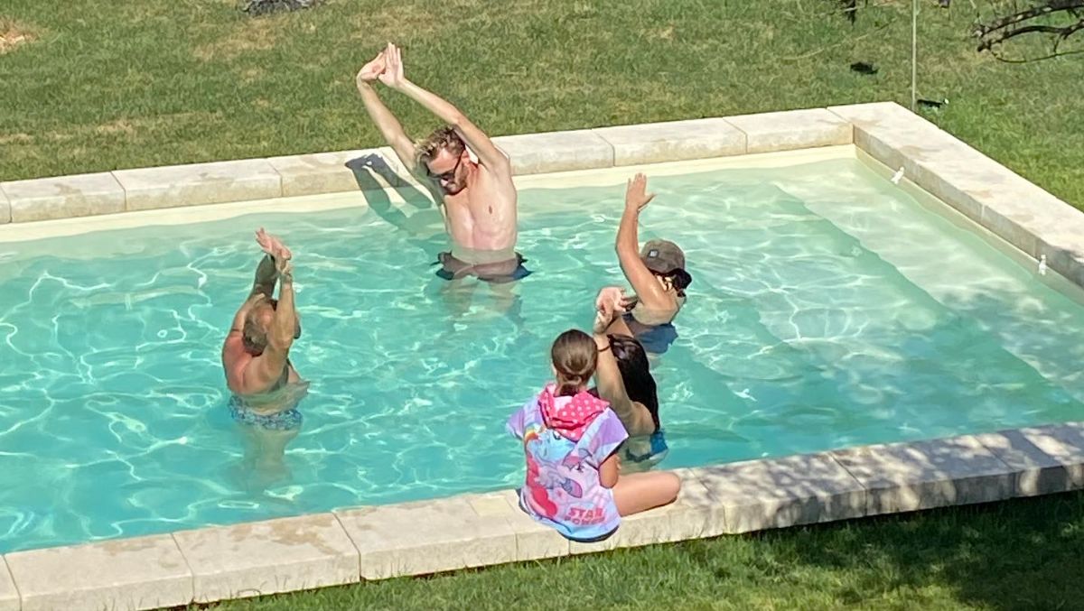 Démarrer la journée dans la somptueuse piscine du parc, avec un cours d’aquagym dirigé par l’incroyable Michaël Gente, un super départ