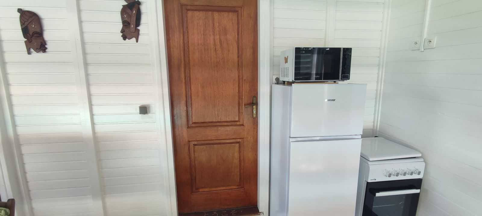 Frigo et cuisinire sur la terrasse