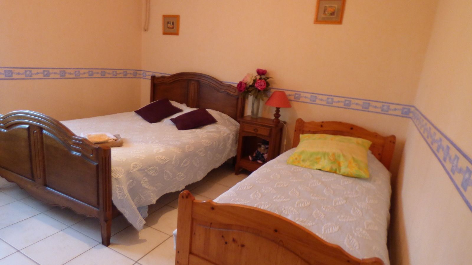 Chambre Les hortensias 3 personnes Chambre Les hortensias 3 personnes