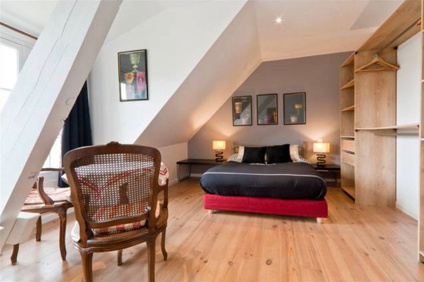 Chambre Contemporaine :   Chambre double vue jardin, douche, wc, vasque, wifi gratuit, TV cran plat.