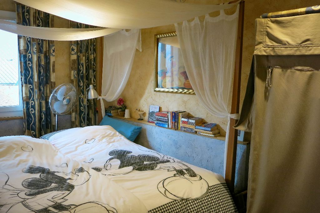 chambre PARIS avec un lit double kingsize 200x200