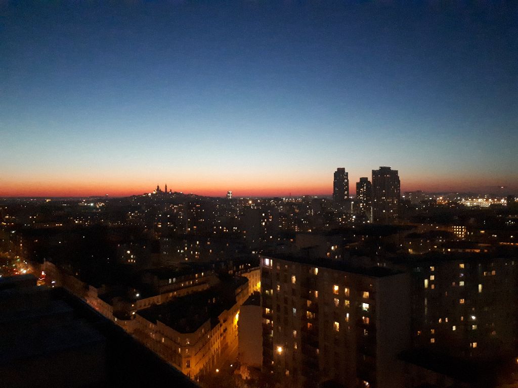 vue du balcon au coucher de soleil