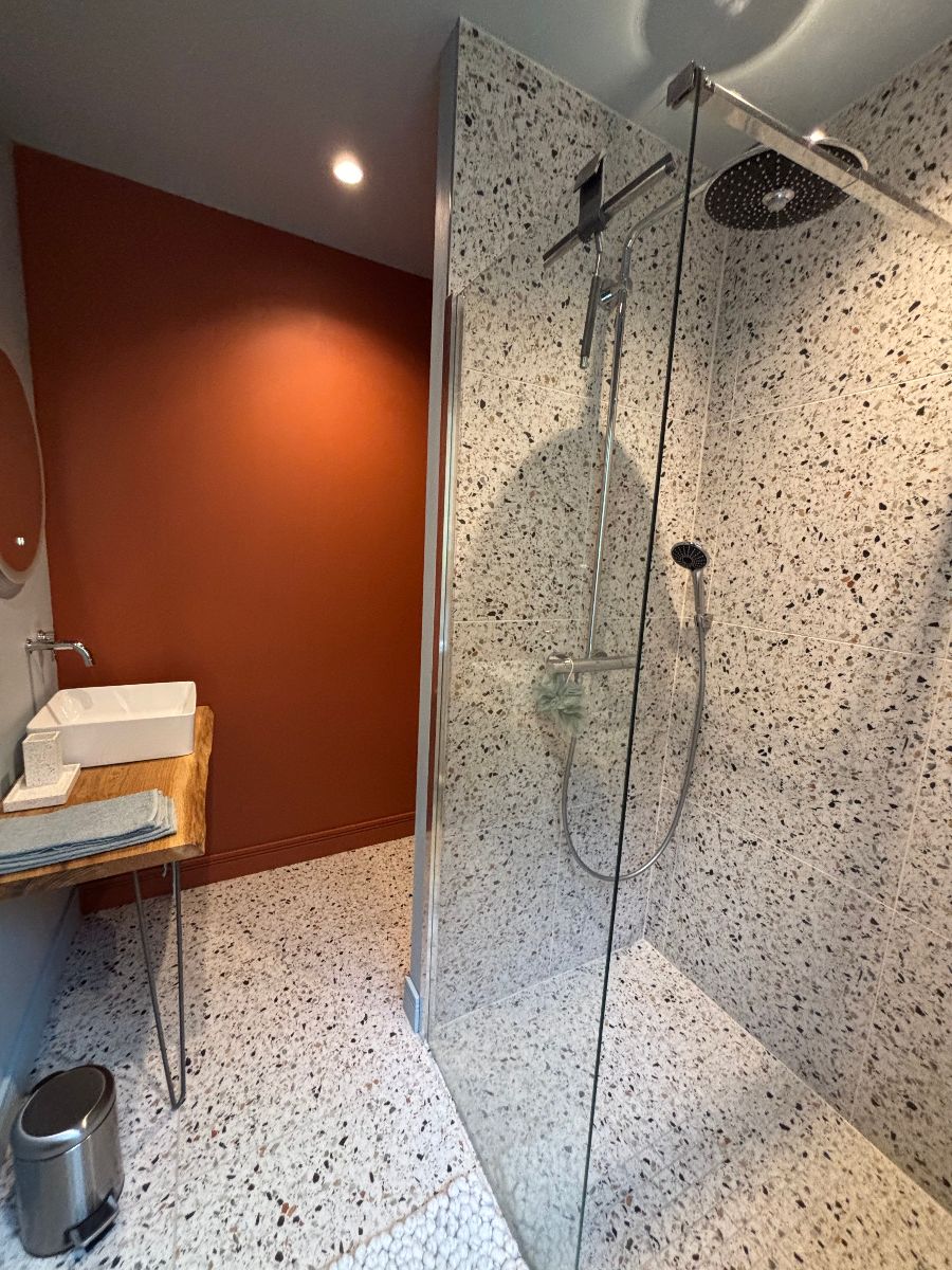 La Suite ''Pivoine'' SdB La Suite ''Pivoine'' SdB