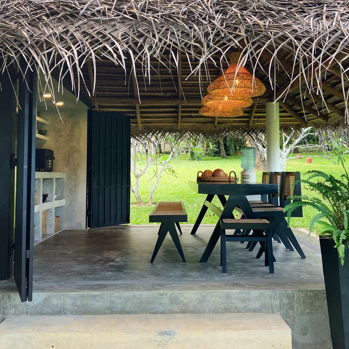 Outdoor kitchen / work space Outdoor kitchen / work space