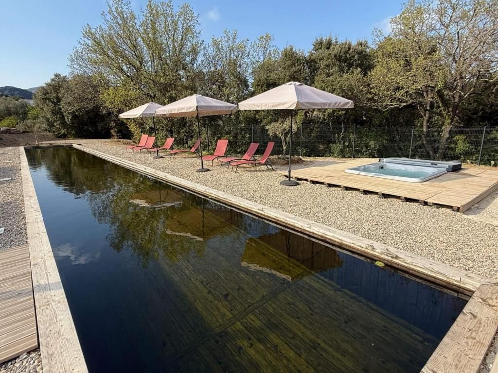 Piscine de 25 m. x 3 m