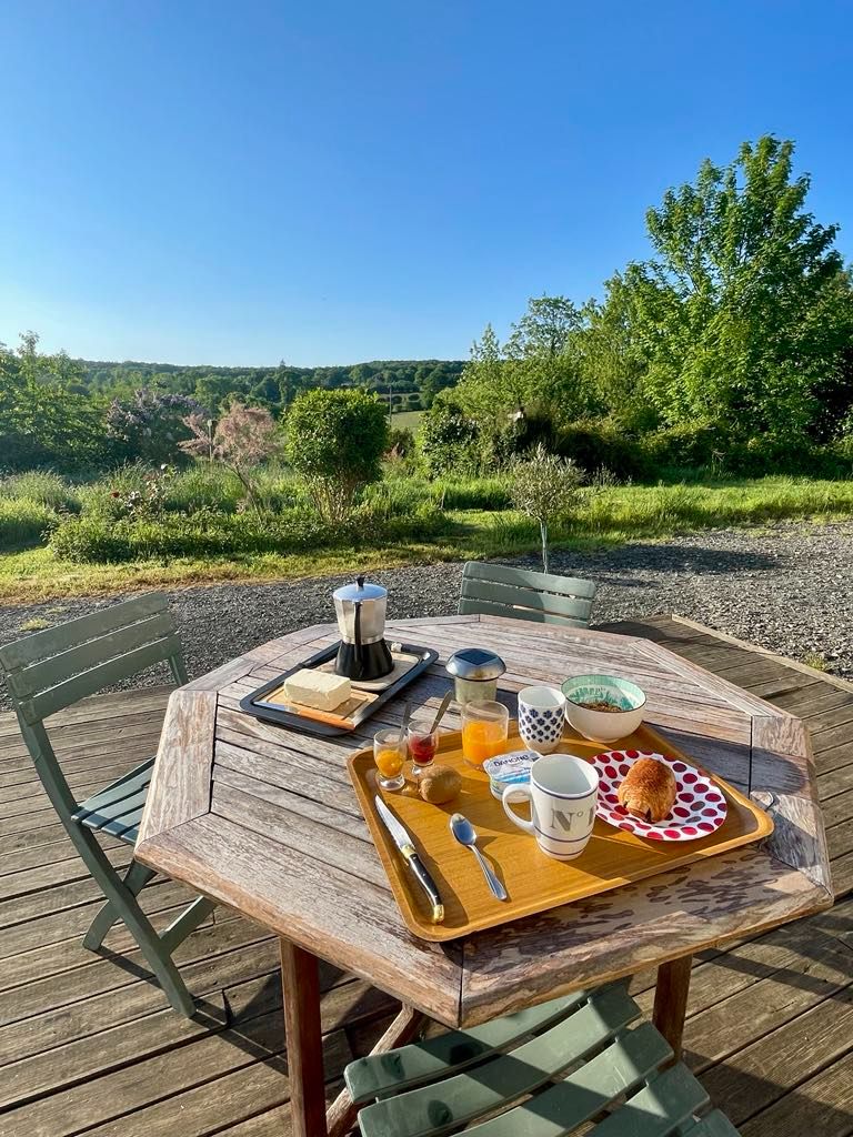 Service - Petit dejeuner vue sur le Jardin Service - Petit dejeuner vue sur le Jardin