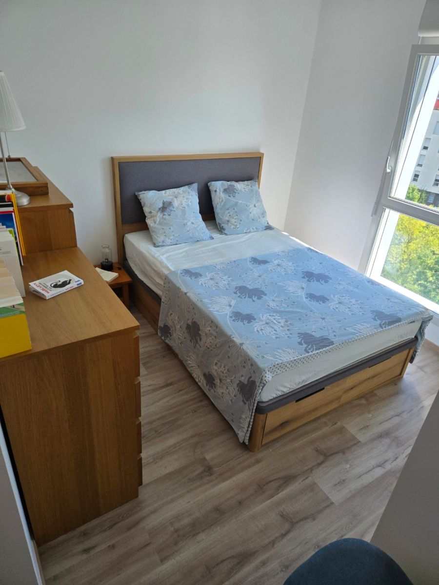 Chambre 2 avec salle de bain partagée Chambre 2 avec salle de bain partagée