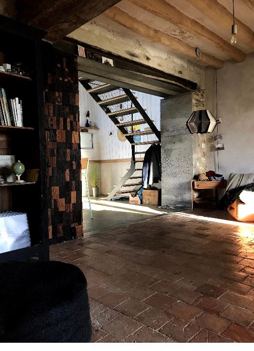 vers la cuisine et l'étage vers la cuisine et l'étage