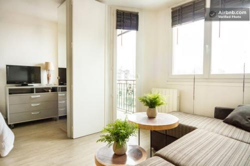 2 pièces LE CHAMOIS BLANC 2/4 pers 29 m2 2 pièces LE CHAMOIS BLANC 2/4 pers 29 m2