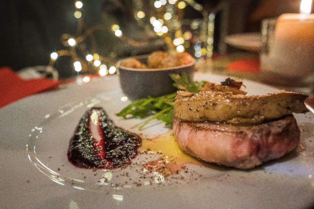 Dinez dans le jardin l'été! Dinez dans le jardin l'été!