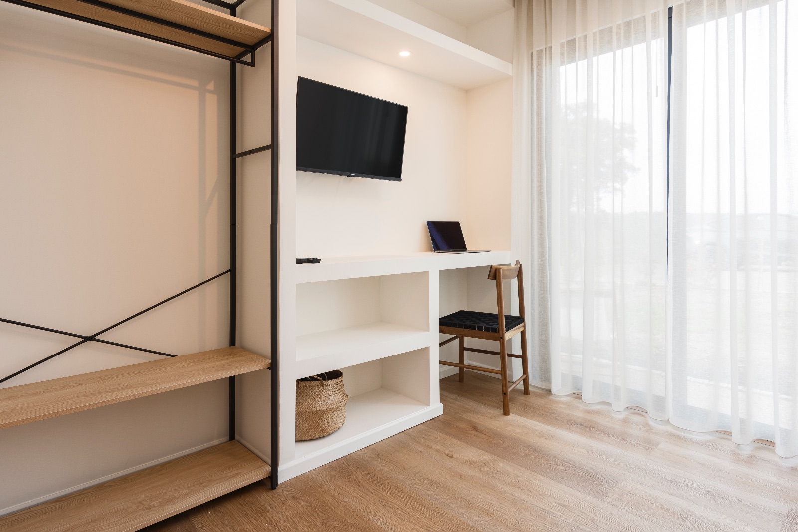 Living-Room with Office Space Living-Room with Office Space