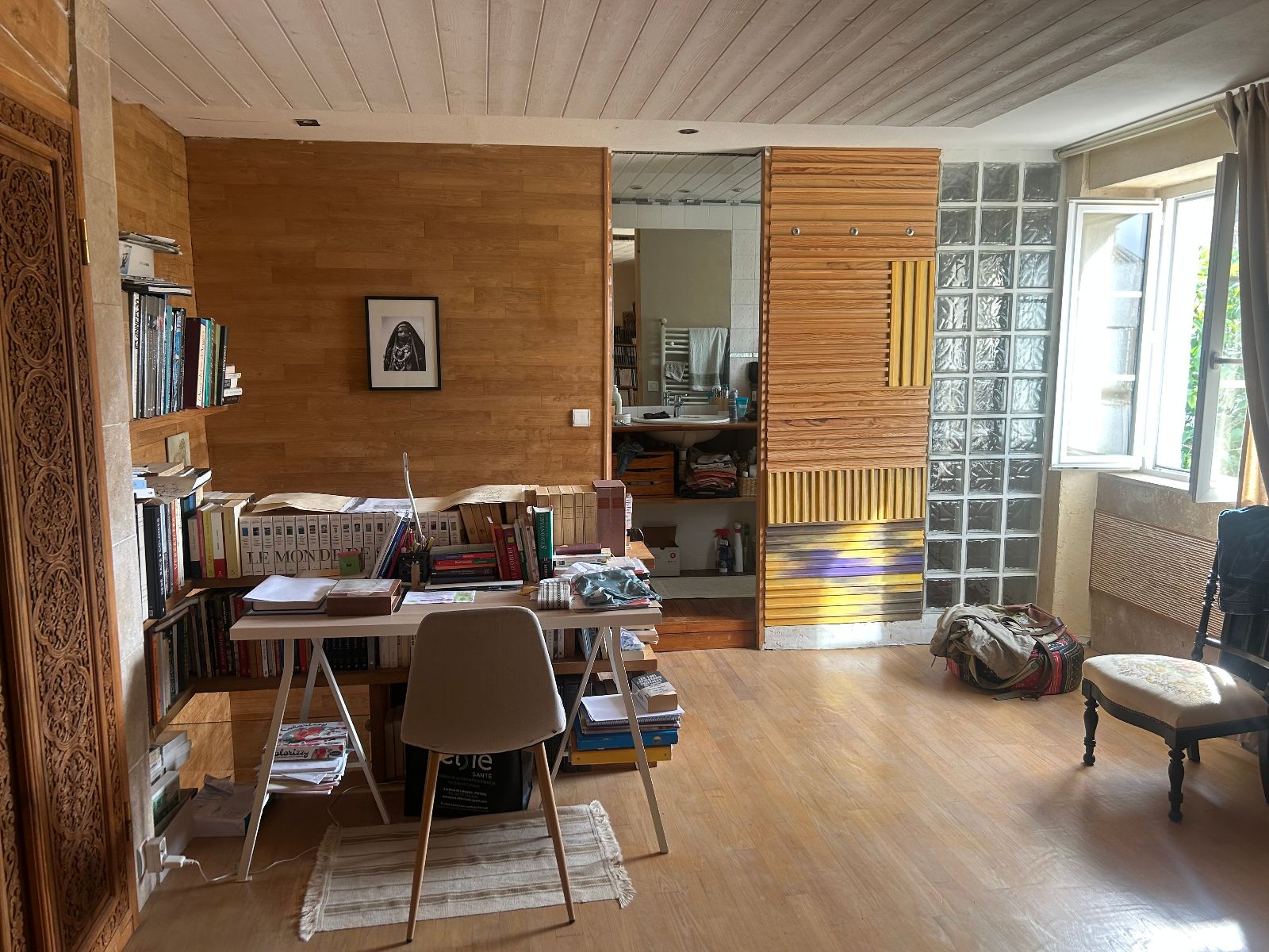 la salle d'eau, douche et toilettes en partage