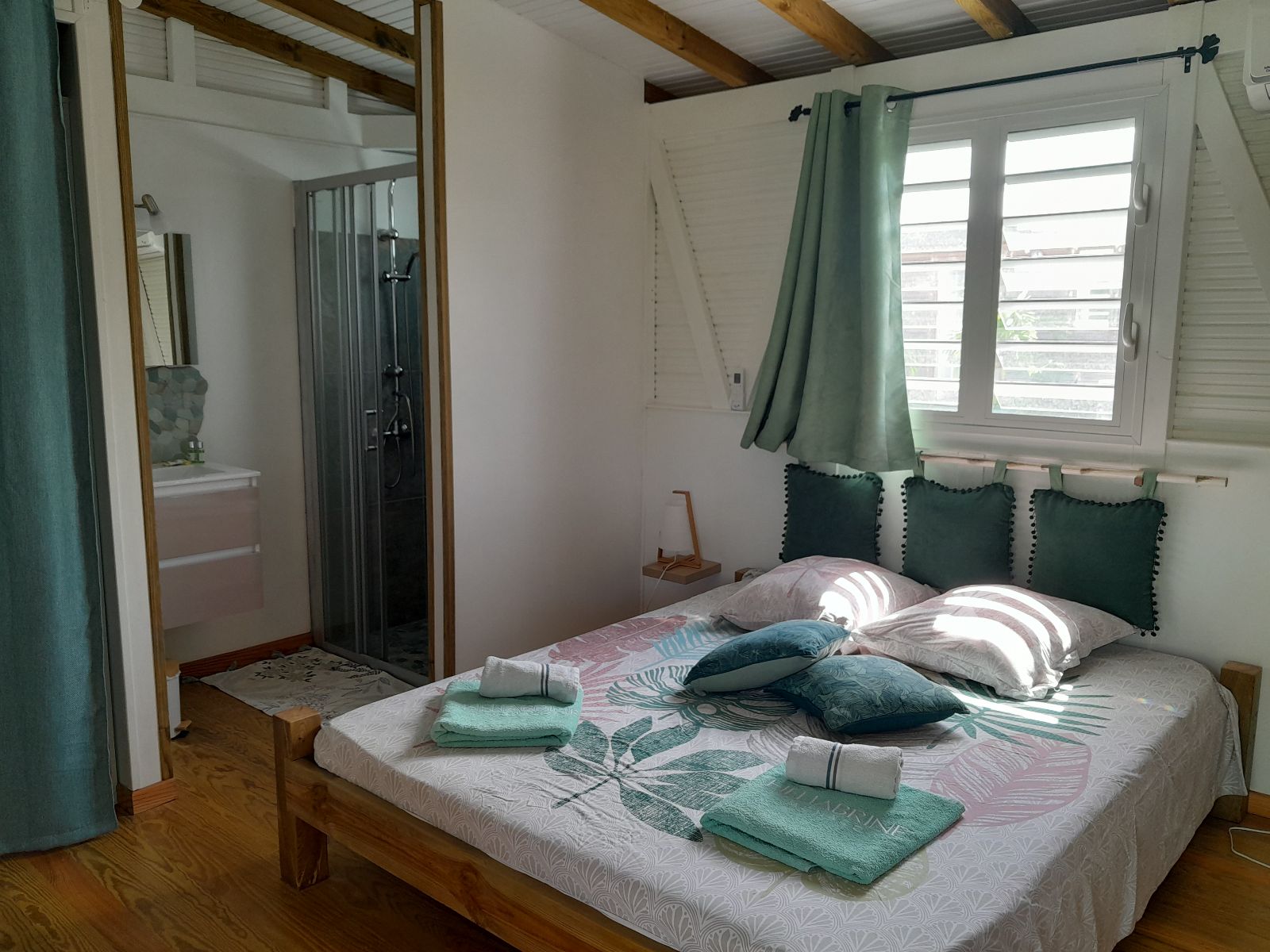 Ti kaz Meli   chambre & salle d eau